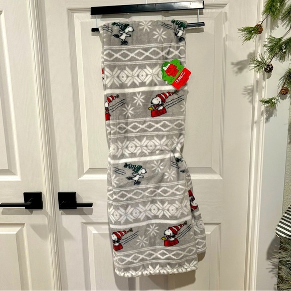 PEANUTS Snoopy Woodstock VelvetLoft Throw 50"x70” Sledding Ice Skating NEW - Picture 5 of 9